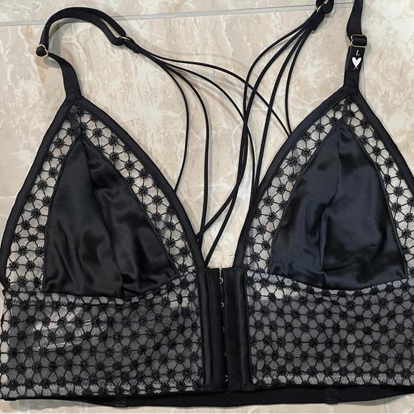 Victoria’s Secret Satin Lace Bralette Front Closure+Tanga Party Set Black/Cream. - Picture 4 of 10